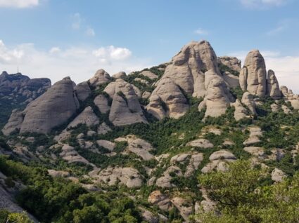 Paysage du massif montagneux de Montserrat en Catalogne