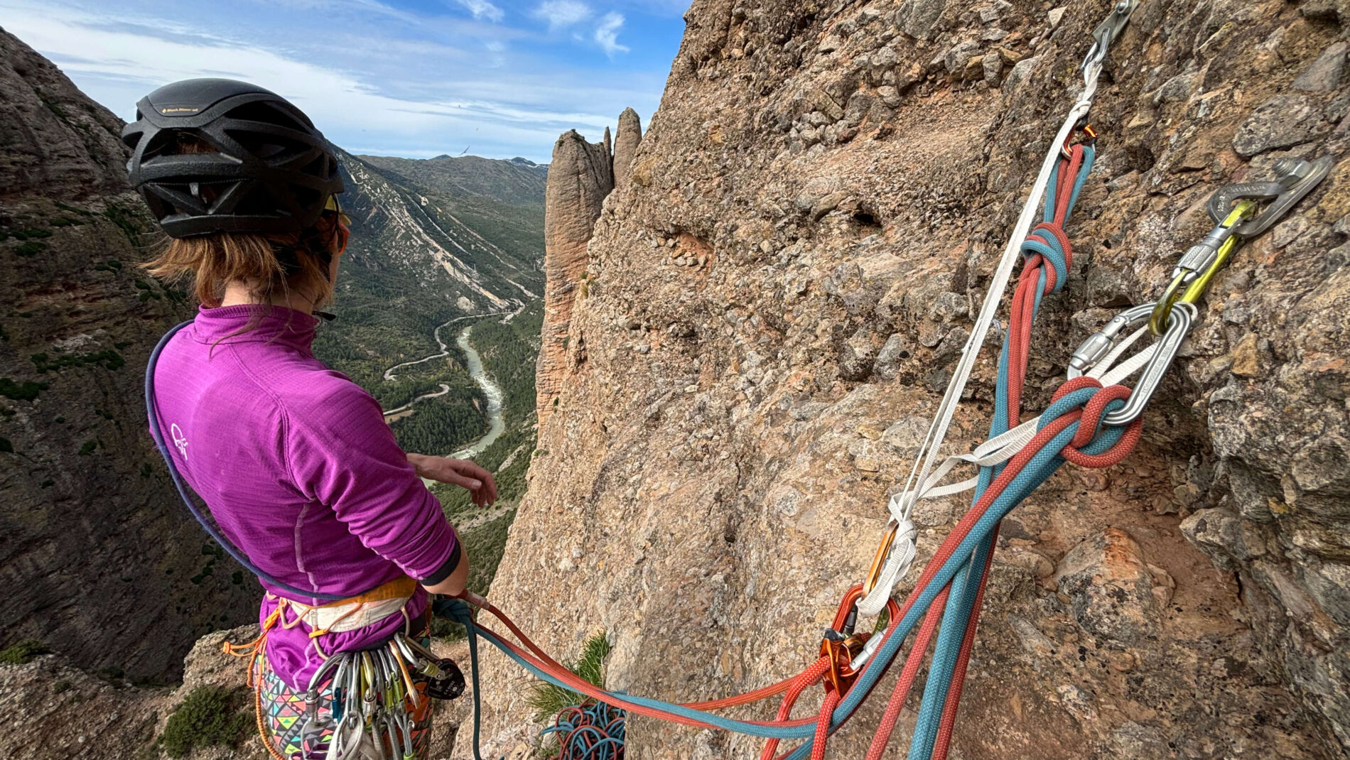 Session d'escalade grande voie entre femmes à Les Mallos de Riglos