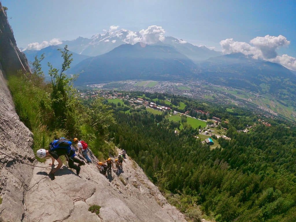 Expérience en via-ferrata lors d'un EVJF / EVG